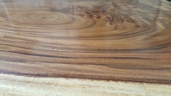 closeup-acacia-wood-table-bench